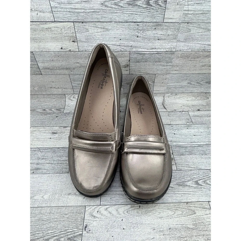 Clarks Collection Ultimate Comfort Women Sz 8M Penny Loafers Metallic Pewter